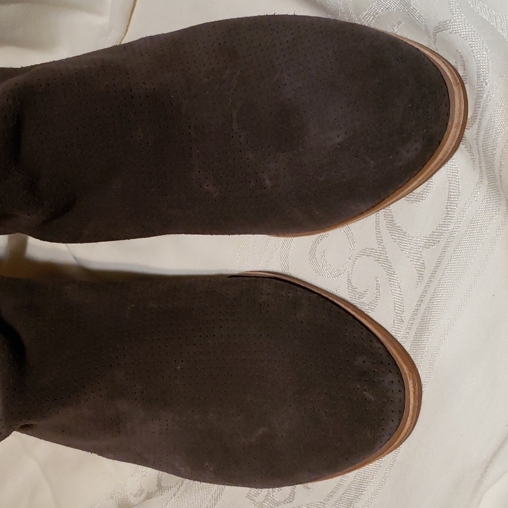 Shoes - Picture 5 of 7